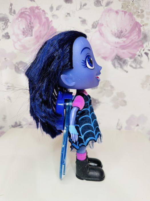 Duża lalka, Disney Wampiryna