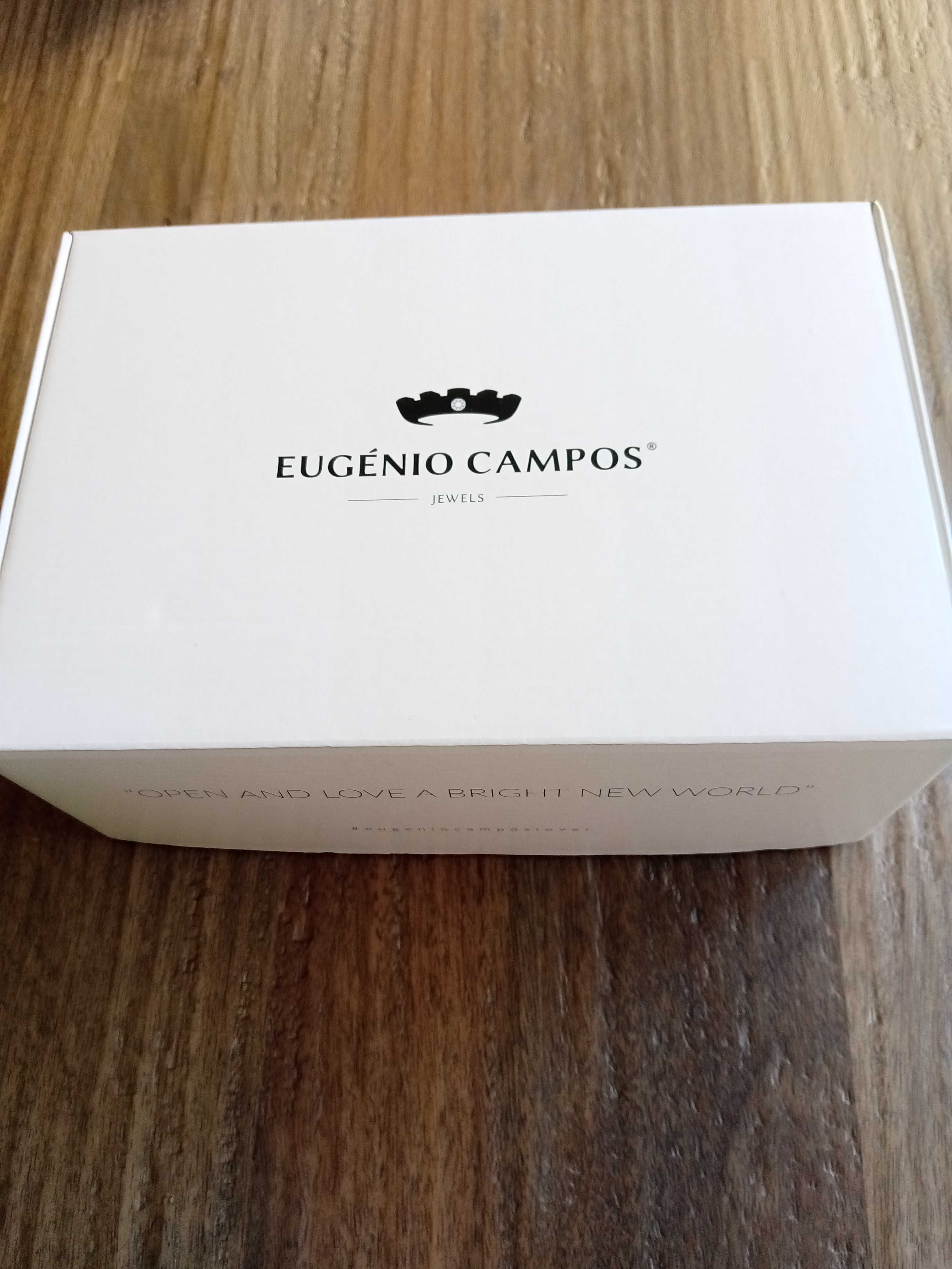 colar Nova coleção Eugénio Campos prata, com pequena turquesa na caixa