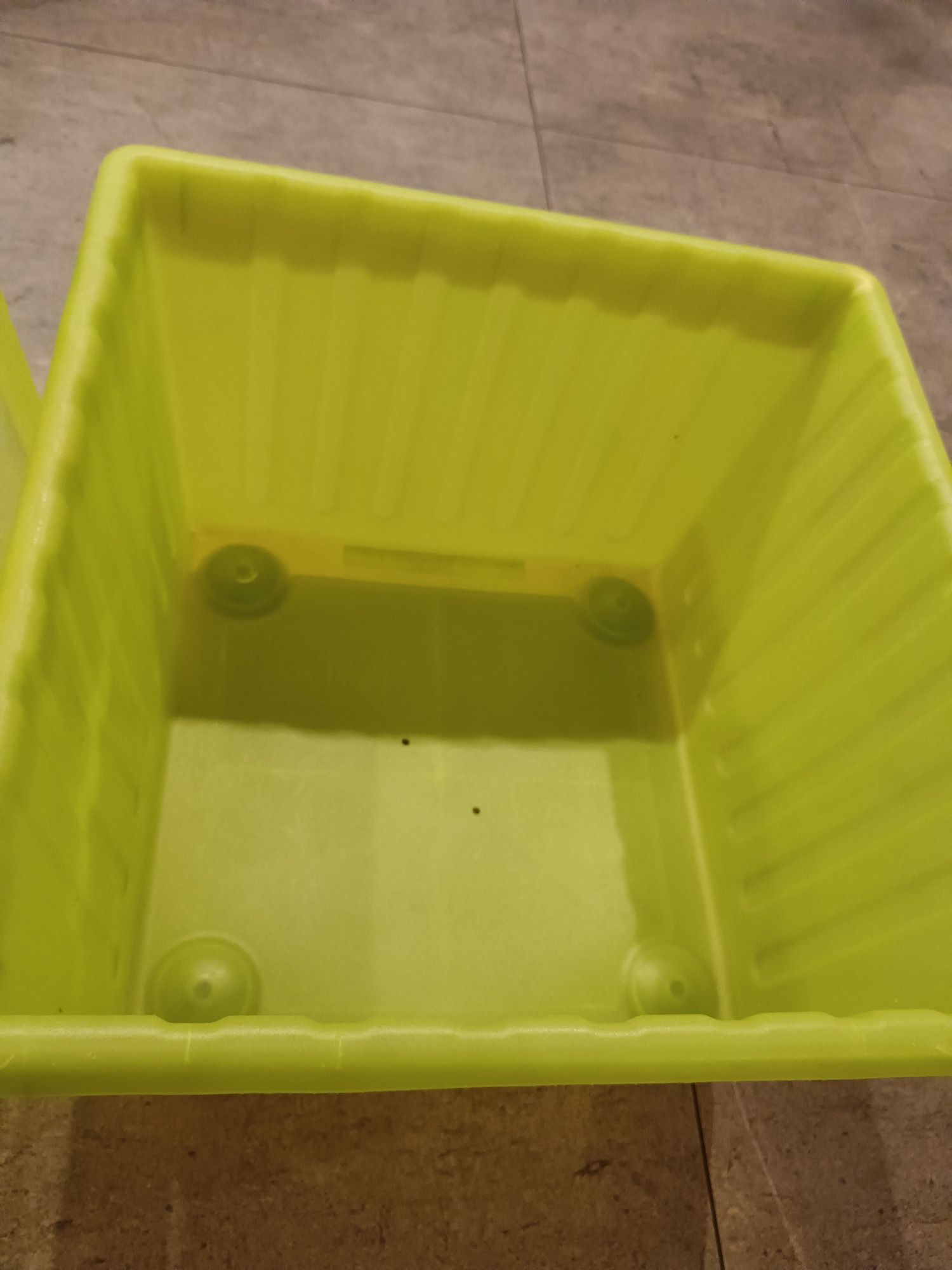 Pudełko, pojemnik na kółkach z przykrywką, Ikea, Kolor zielony