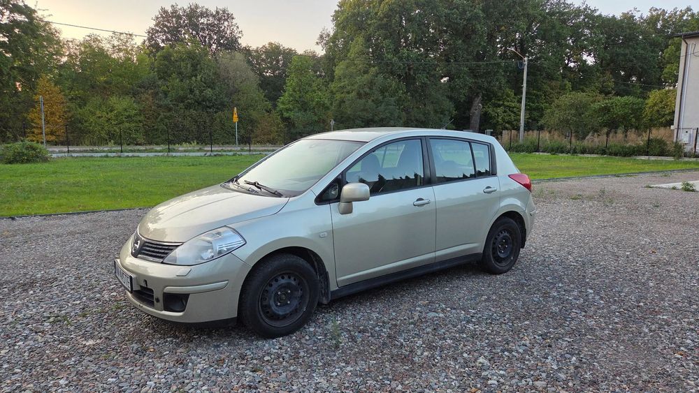 Nissan Tiida benzyna 1,6 bardzo bogate wyposażenie: inteligentny kluczyk, klimatro