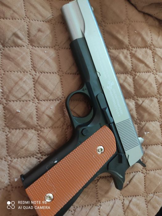 Іграшка пістолет