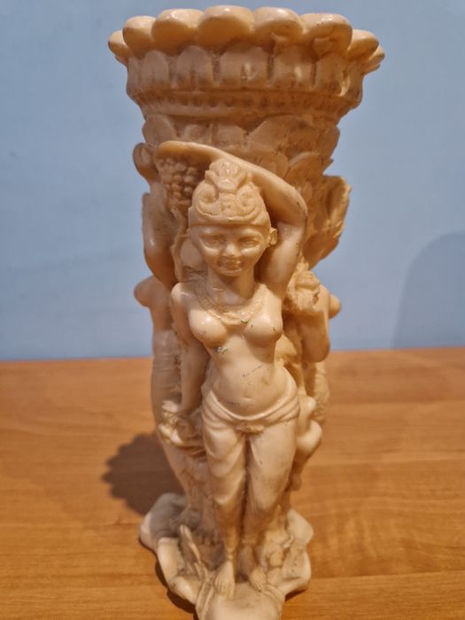 Stary wazon z alabastru