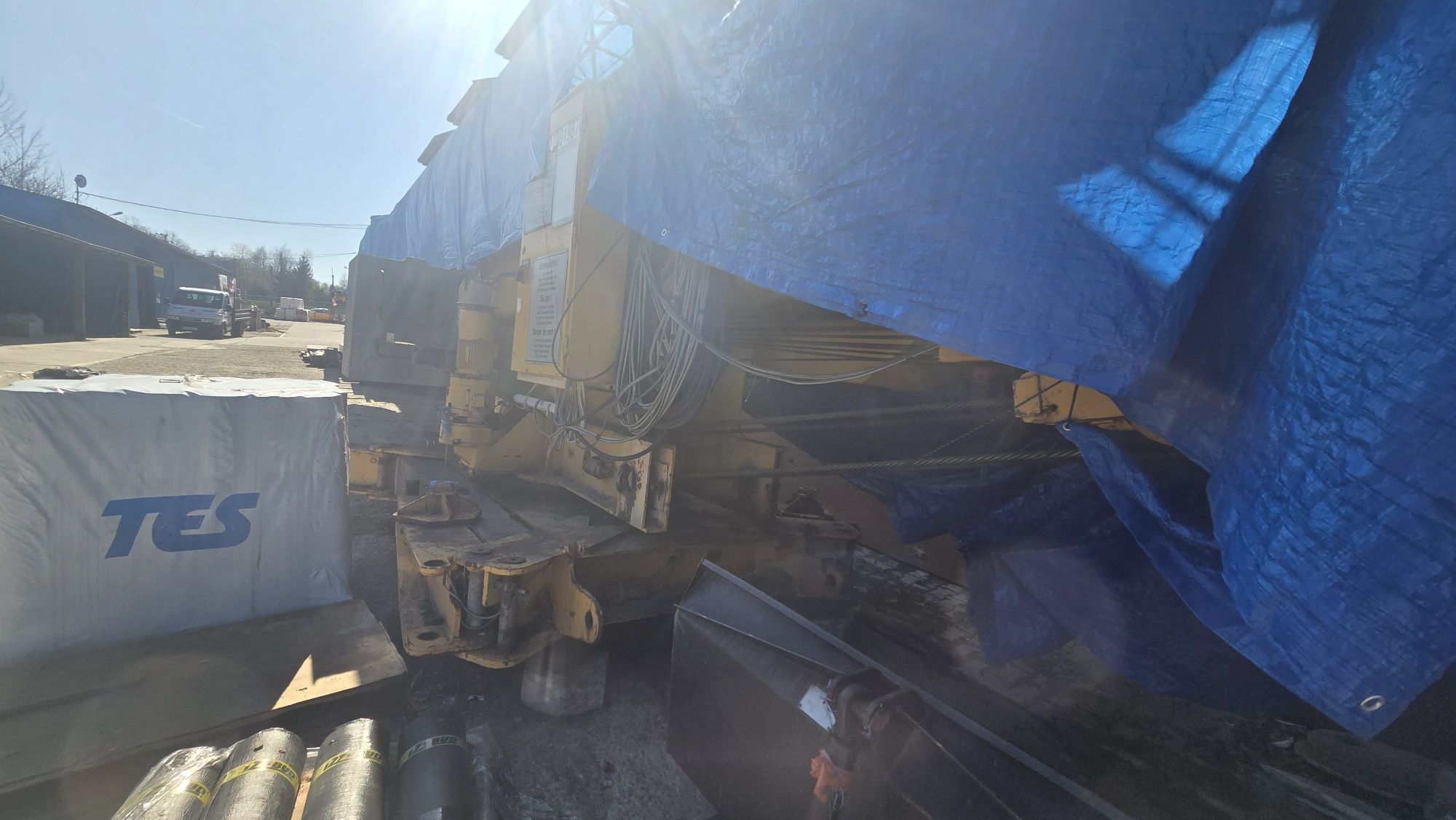 Dźwig Żuraw wieżowy LIEBHERR 32K