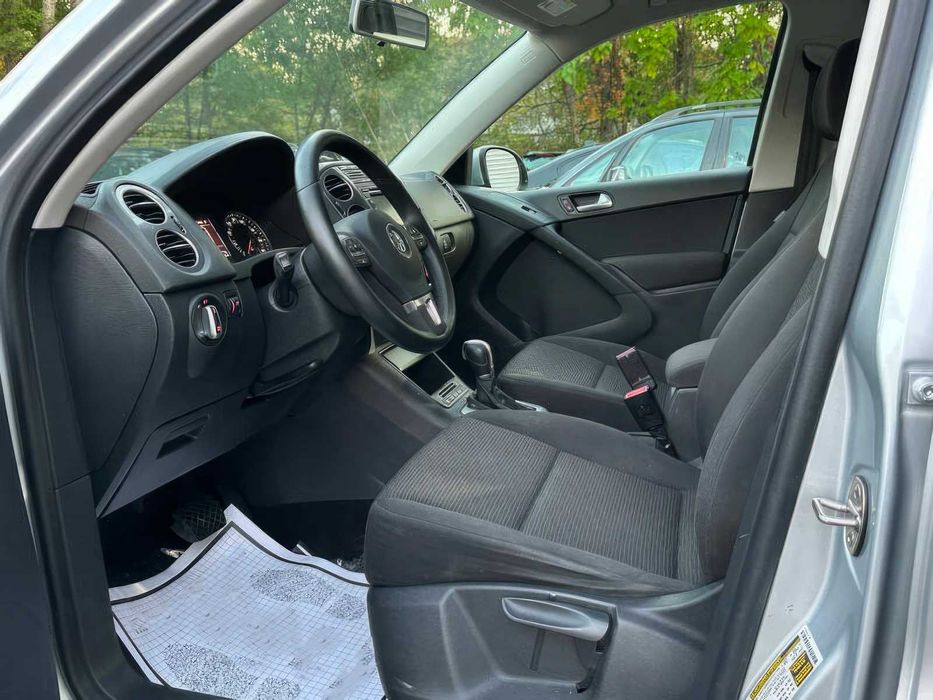 Volkswagen Tiguan S      2015