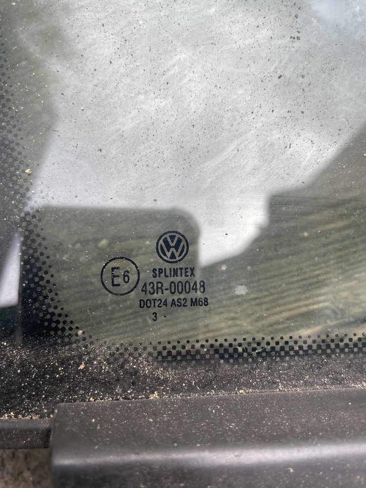 Скло кузова переднє праве  Volkswagen Touran