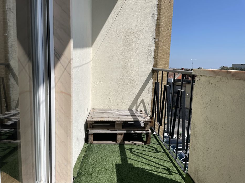 Vendo apartamento T1 no Centro de Camarate Reservado