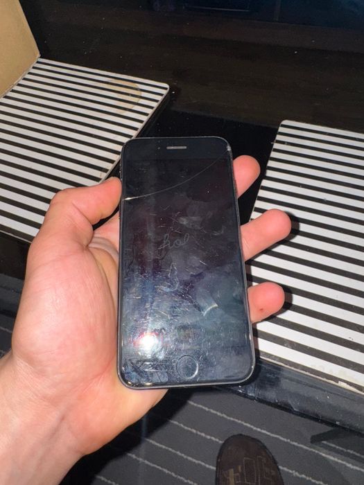 Sprzedam iPhone'a se 2020 Zablokowany na części