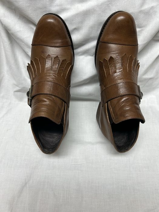 Sapatos de luca em pele.