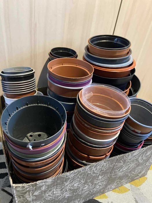 Doniczki plastikowe produkcyjne różne kolory różne rozmiary okrągłe