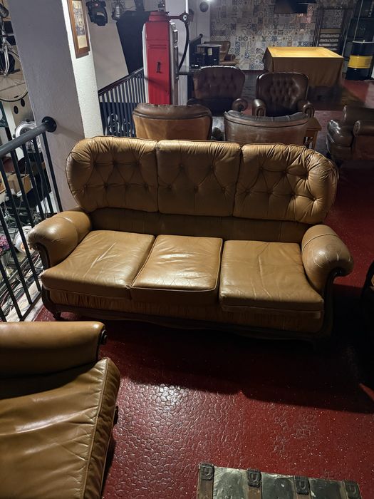 Sofás vintage 3 lugares em pele para restauro – 50€ cada