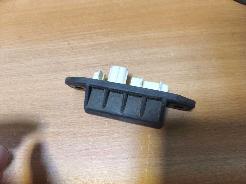 Кнопка открытия двери багажника Toyota Rav4 19-25 8484047030