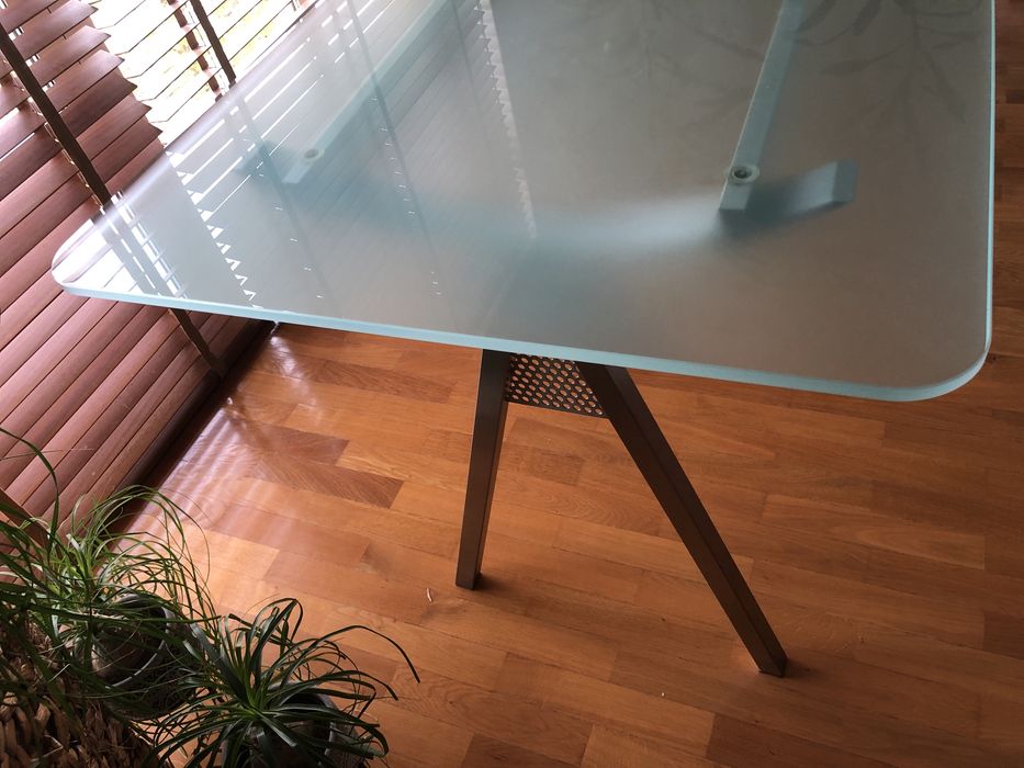 Mesa 1,50x0,70 (vidro temperado, base inox)