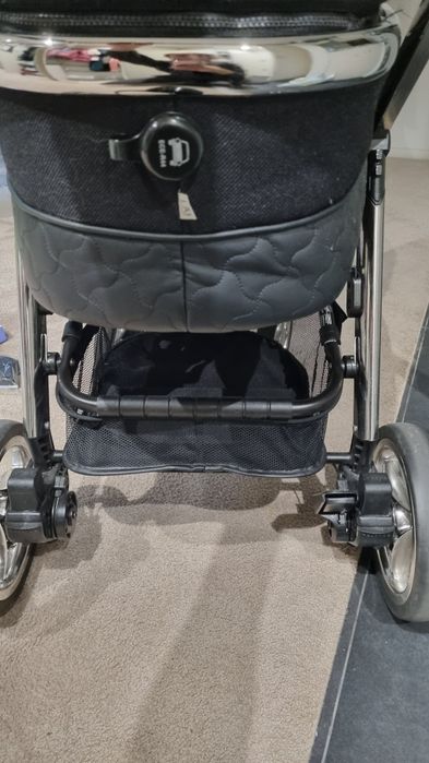 Carrinho de passeio e alcofa