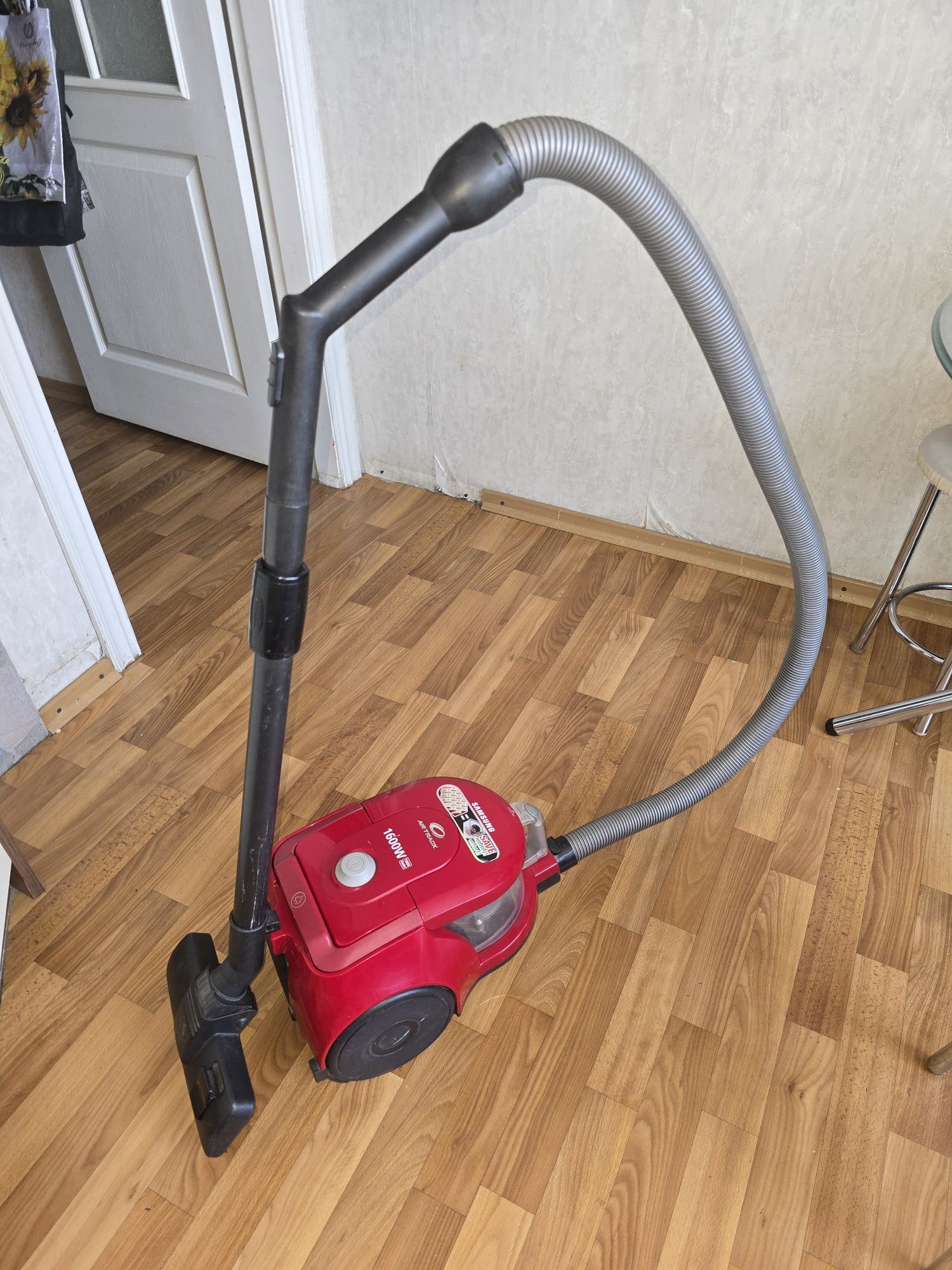 Пилосос Samsung AIR track 1600W