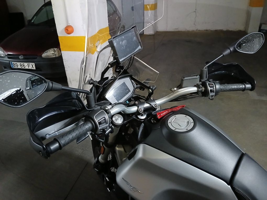 Vendo Moto Guzzi V85TT 2020