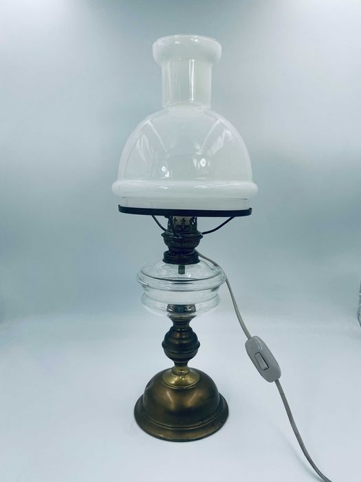 Lampa naftowa na prąd, projektanta J. Frost mosiężna.