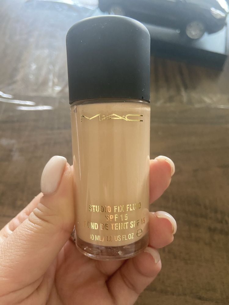 Тональний крем MAC