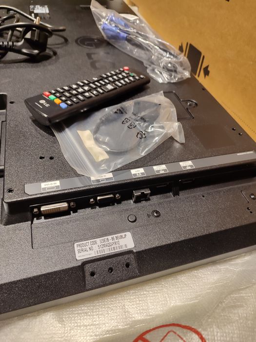 Дисплей LFD LG 32" 32SE3B-B FHD, S-IPS, 350nit, 13mm, 18/7, SuperSign,