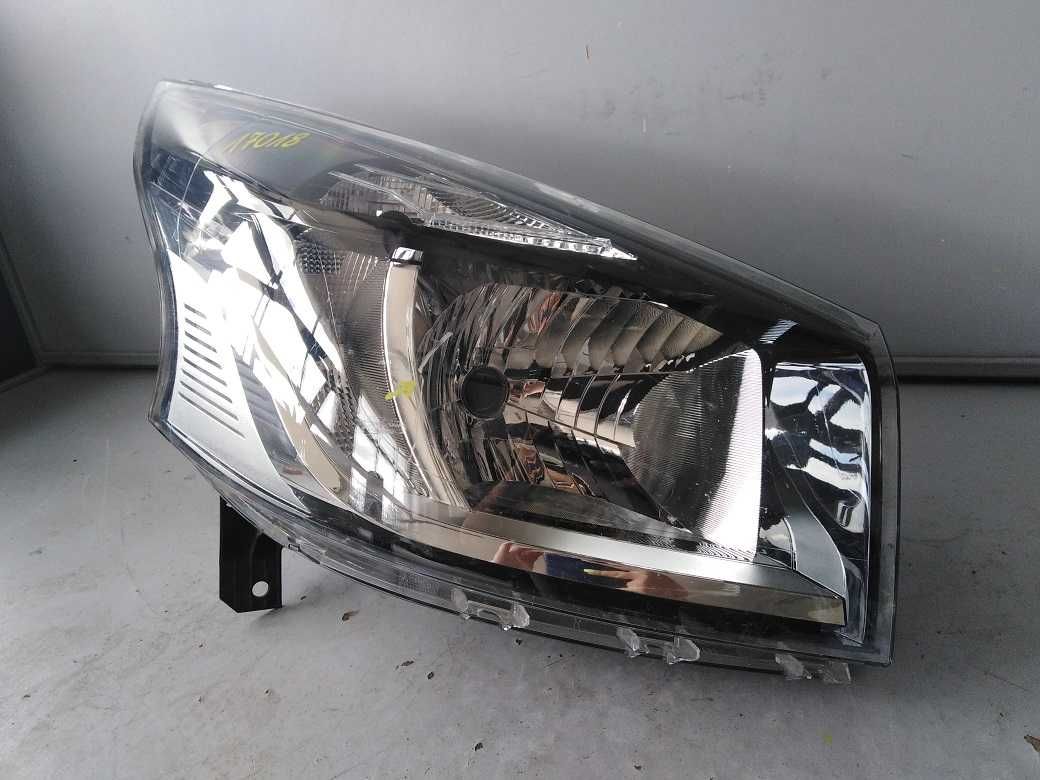 Renault Trafic III Lampa Przednia Prawa