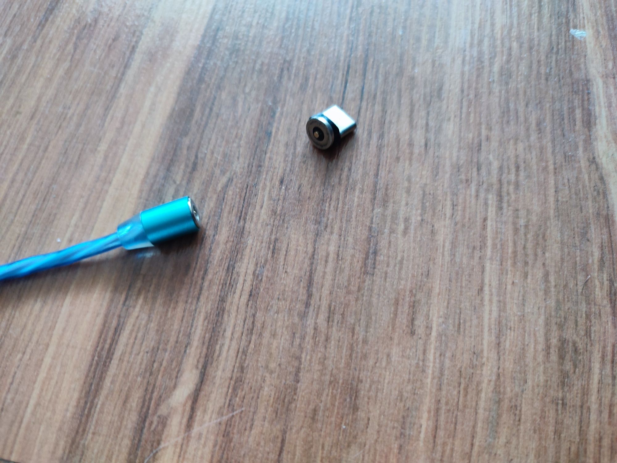 Sprzedam kabel USB C magnetyczny, świecący.