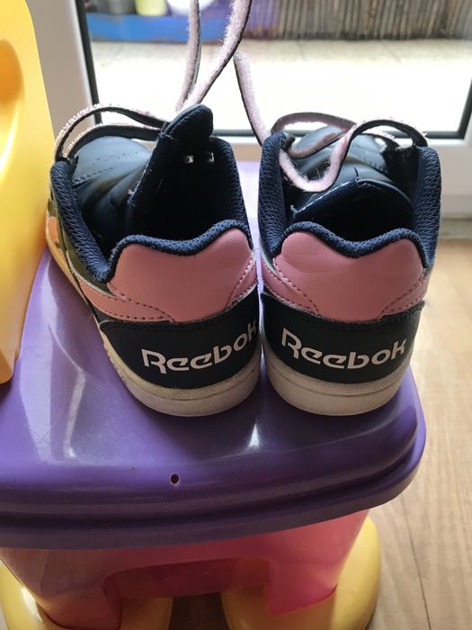 Bata+Chapéu laranja _ Guanabara - tenis reebok quase novos)