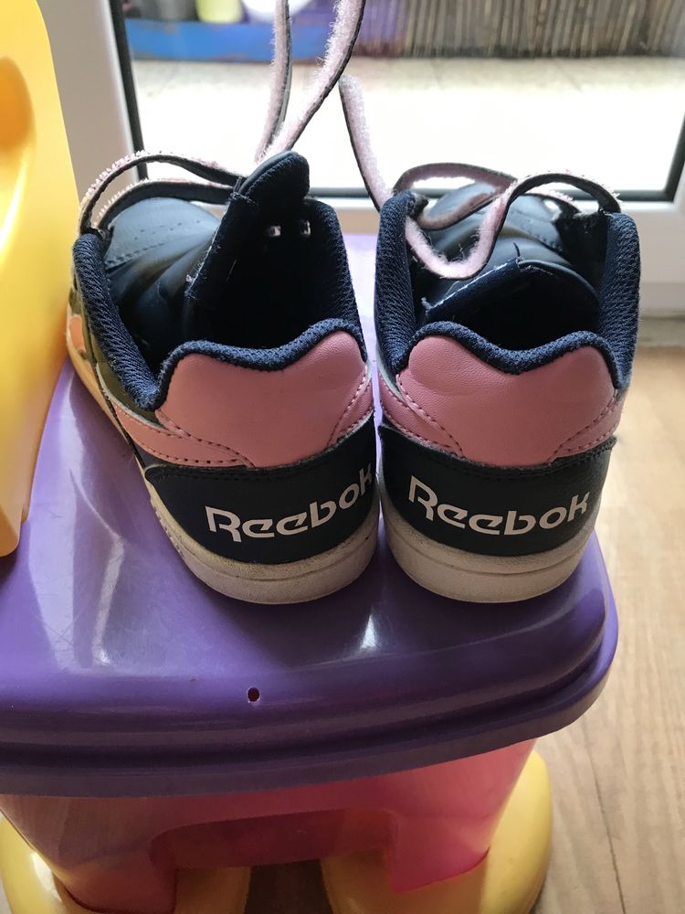 Bata+Chapéu laranja _ Guanabara - tenis reebok quase novos)