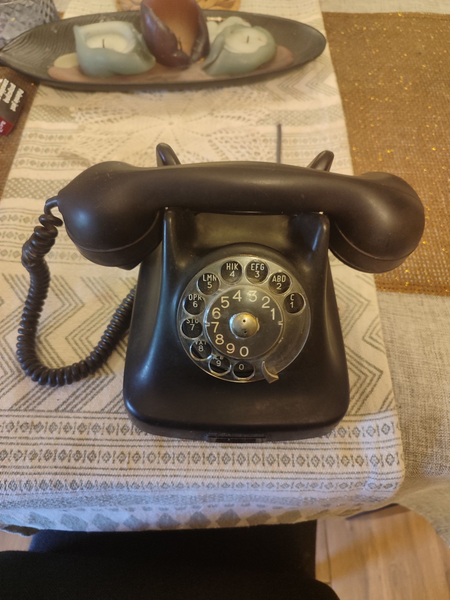 Stary telefon z lat 50