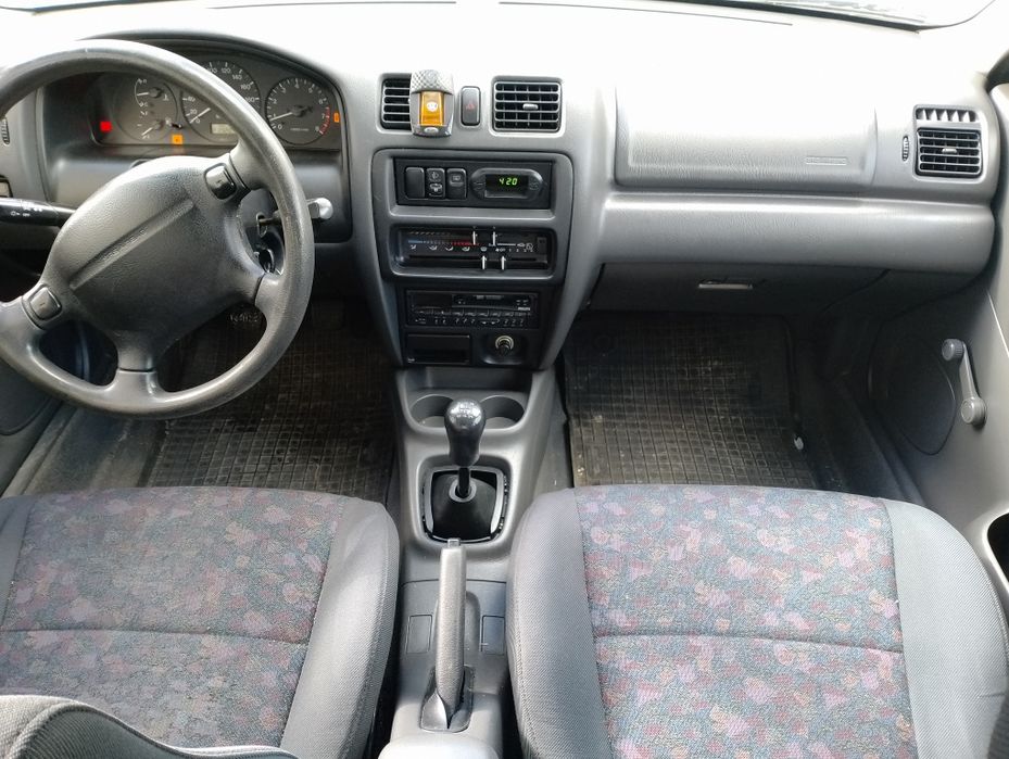 Mazda 323 1.5 benzyna