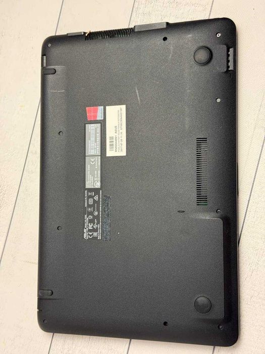 Asus F540L i3-5005 8ram ssd 128 Full HD  15.6