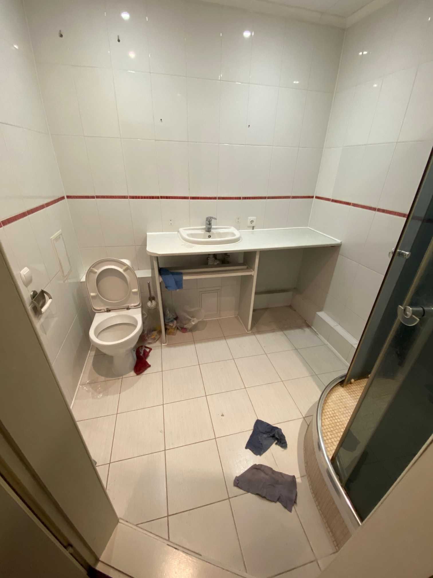 Продаж 2-к квартири 73,3 м2. м.Київ, вул.Драгоманова, 1-Б.   85000$