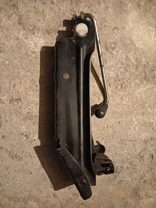 Lewarek podnośnik samochodowy Audi