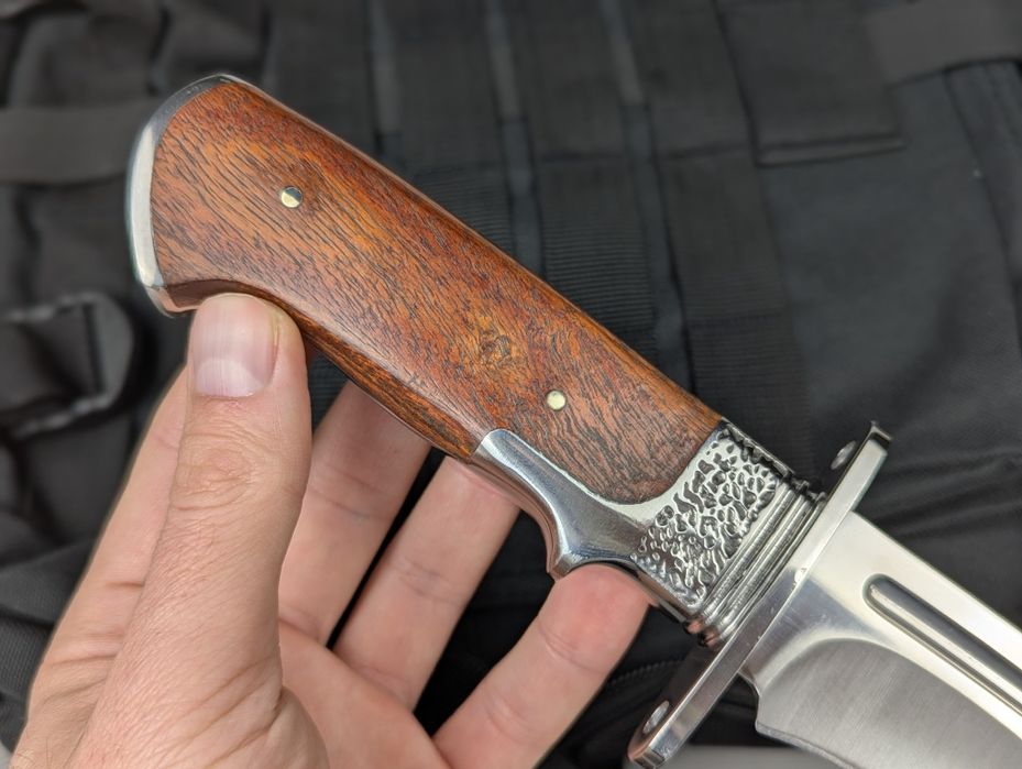 Ніж мисливський з гравіюванням. нож охотничий