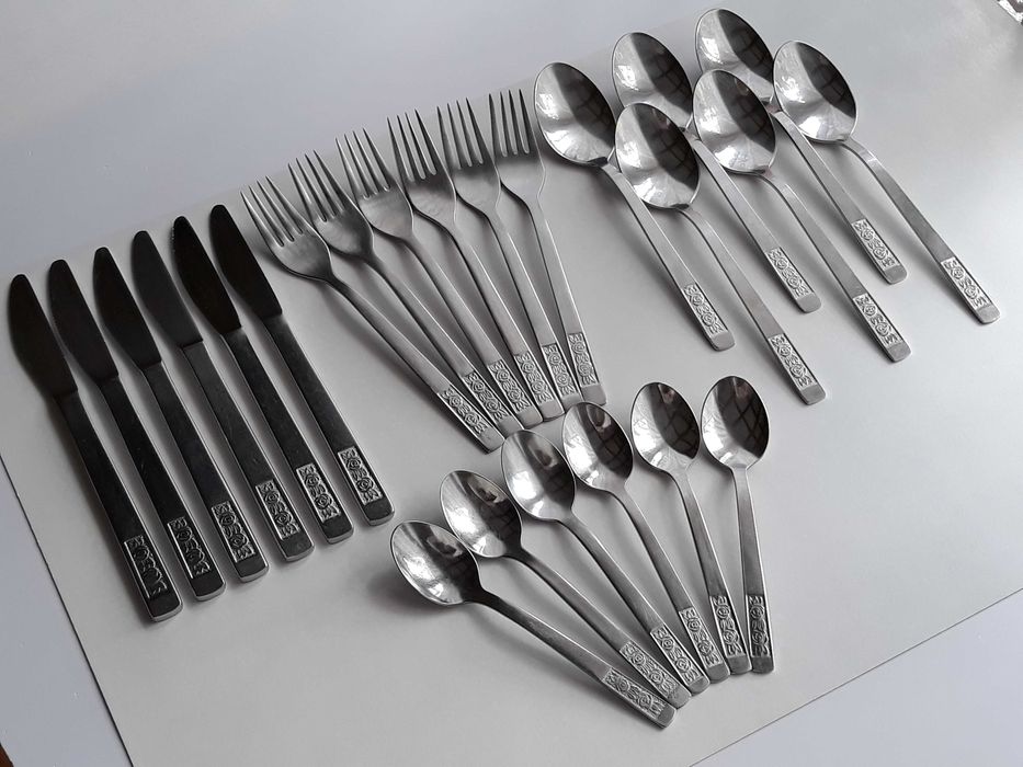 Sztućce PRL: 24 elementy RÓŻE, Gerlach, łyżeczki, łyżki, noże, widelce