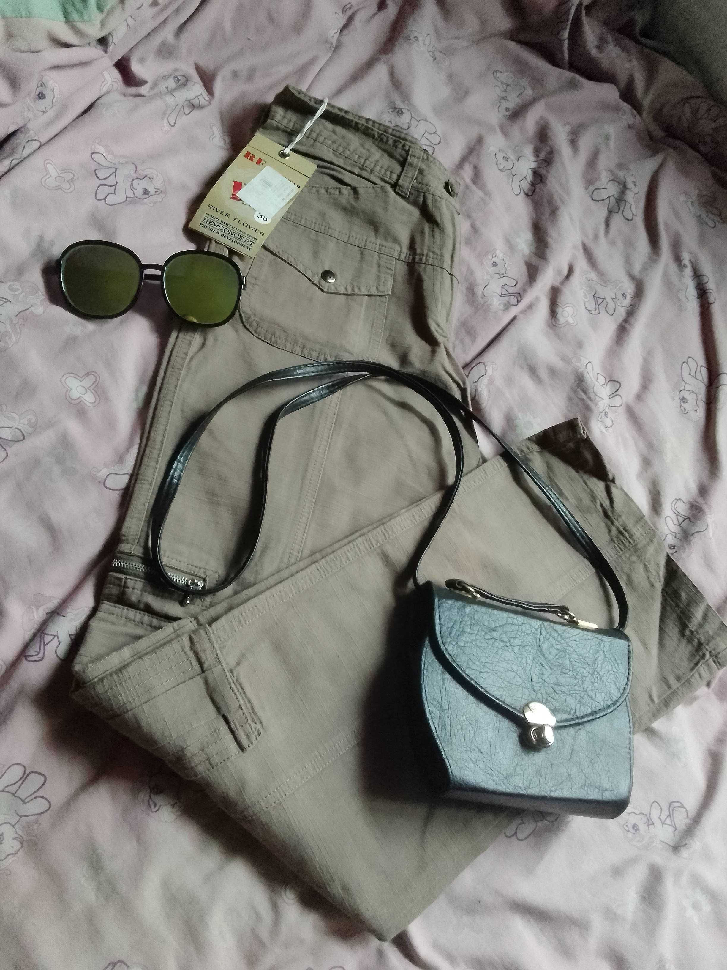 Nowe beżowe, spodnie cargo, wide leg, szerokie nogawki. Rozmiar M, 38