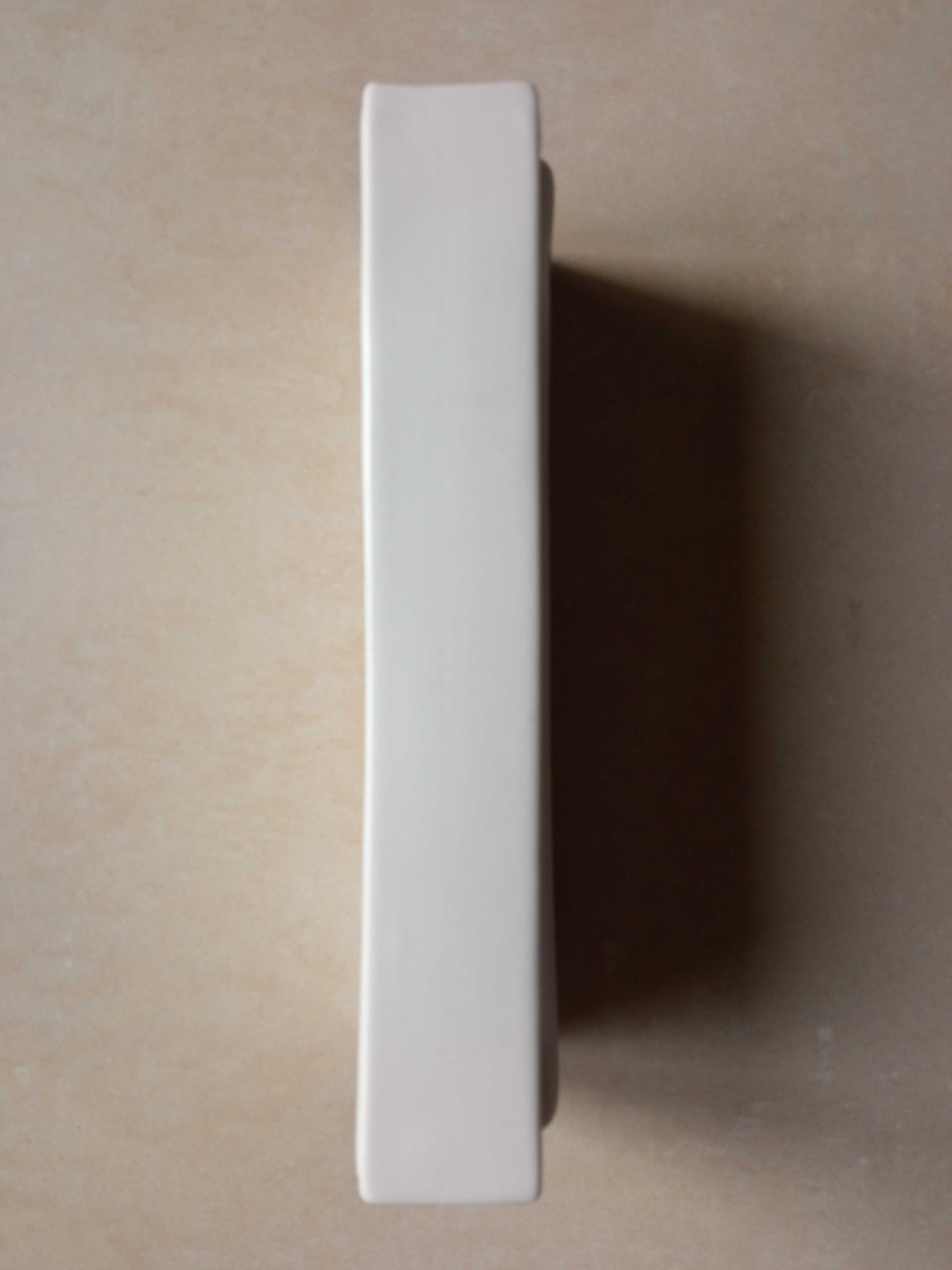Nawilżacz powietrza ceramiczny płaski do mocowania na grzejniku Relief