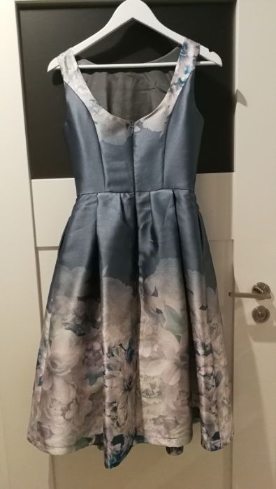 Sukienka Chi Chi London błękit kwiaty sexi rozkloszowana ślub chrzest