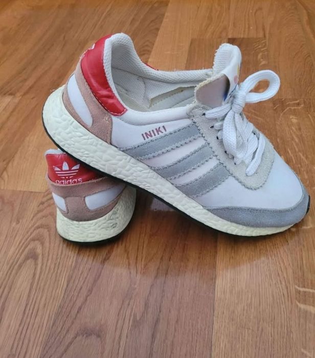 Ténis Adidas INIKI