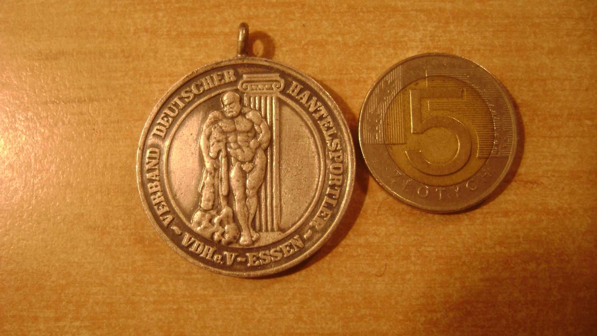 Starocie z PRL - SPORT = Medal Kulturystyczny niemiecki do rozpoznania