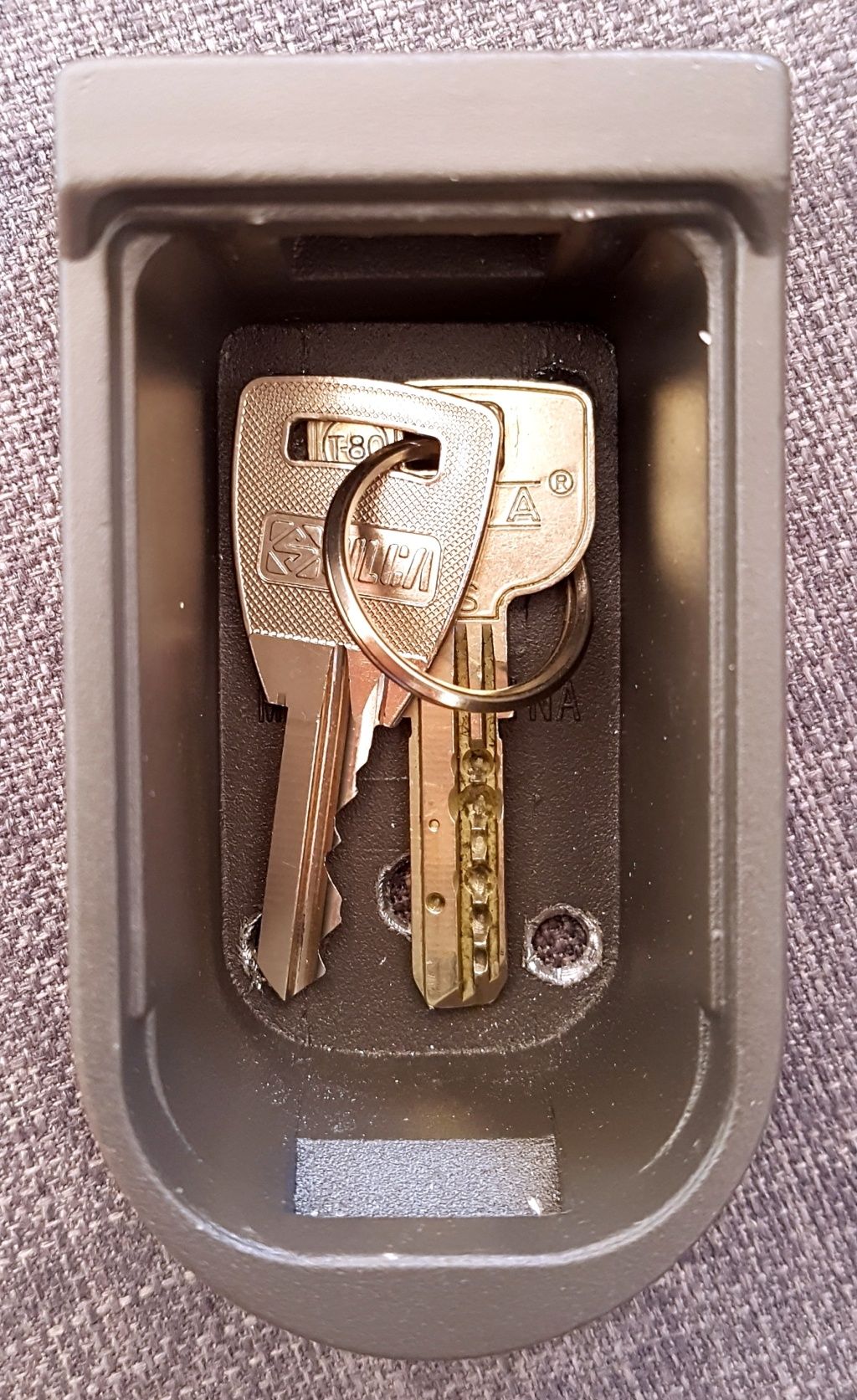 Mini-cofre para proteção de chaves de alojamento local