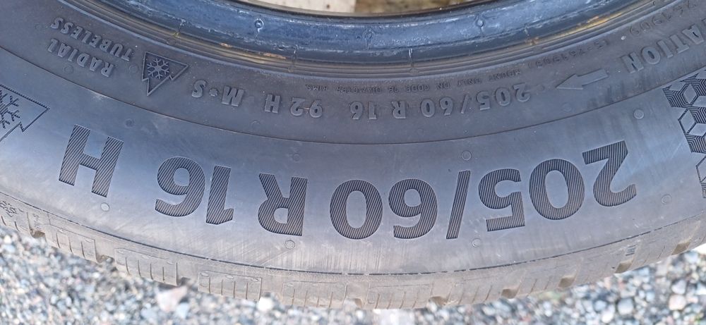 205/60R16 92H CONTINENTAL , dwie używane opony zimowe.
