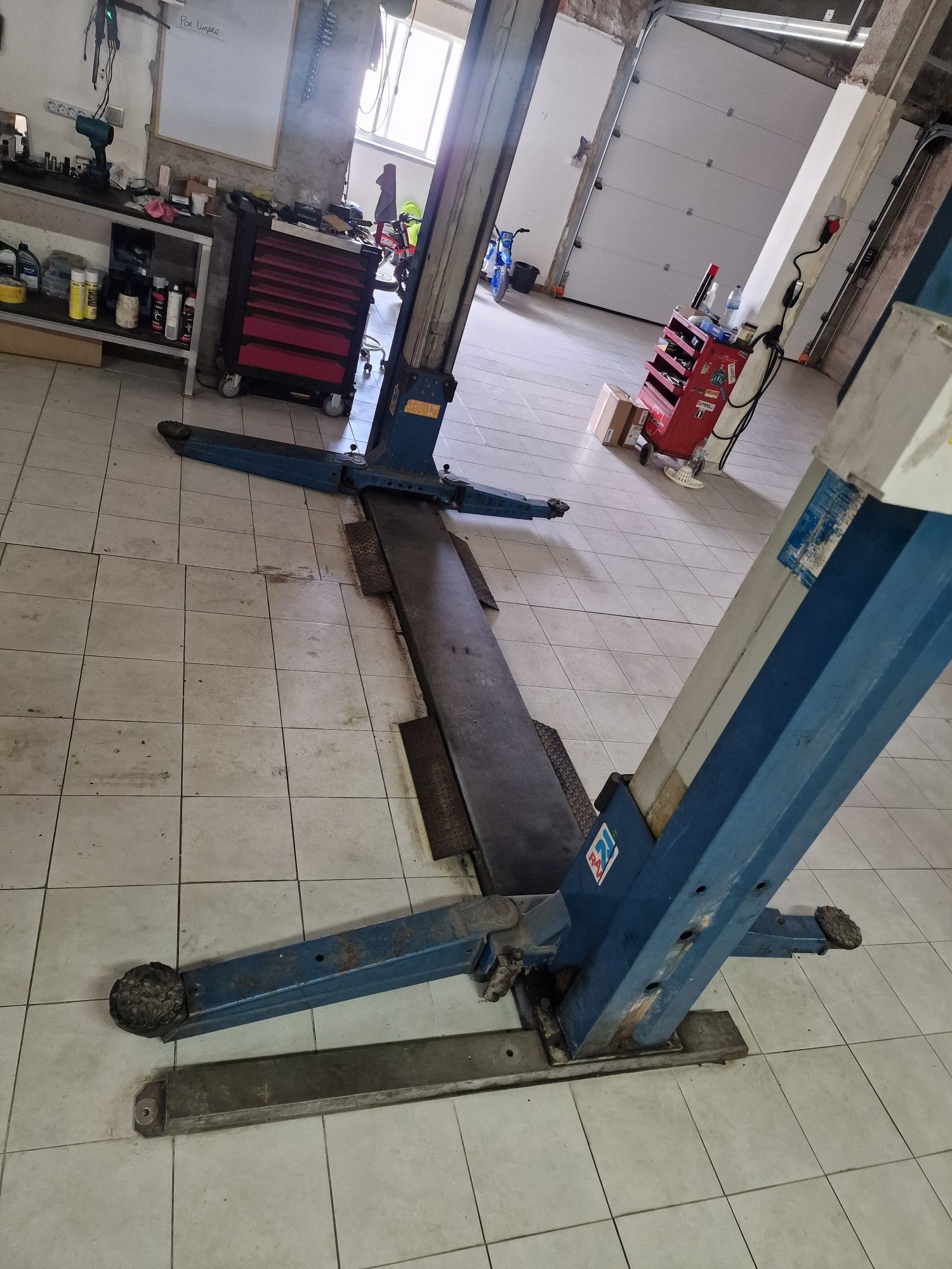 Elevador Ravaglioli 3000kg trifásico