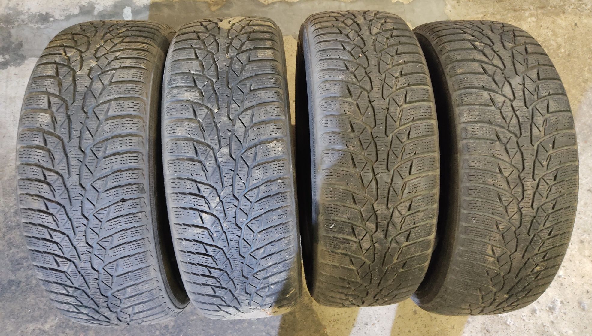Cztery opony zimowe Nokian WR D4 215/60R16
