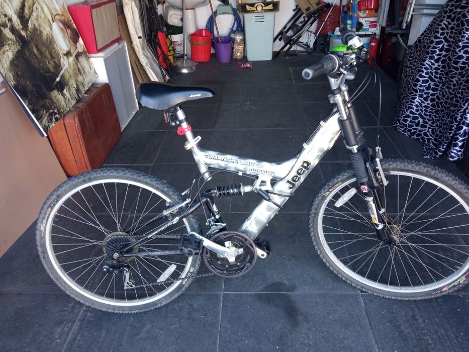 Bicicleta marca JEEP