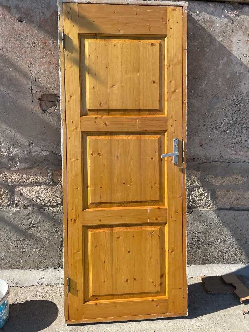 Дверь деревяна б/в з коробкою