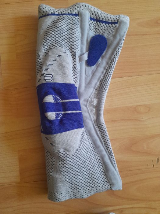 Бандаж Bauerfeind для стабілізації коліна GenuTrain P3 ортез