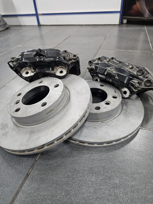 Продам чотирьохпоршневі супорта Brembo, з BMW е38