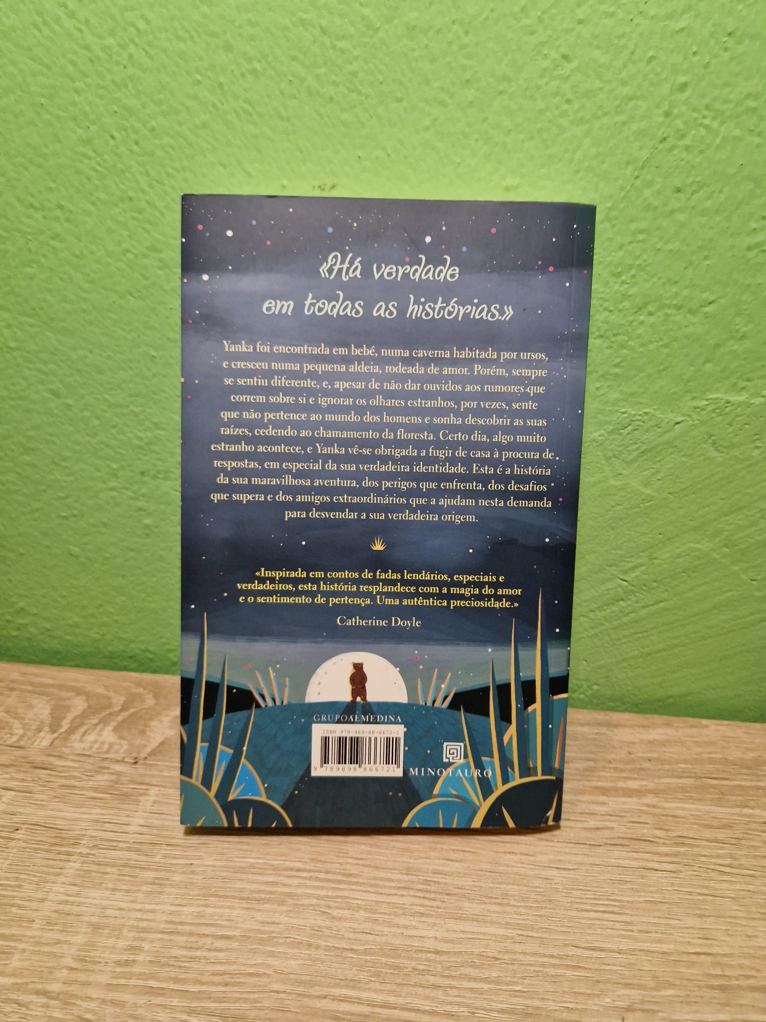 A rapariga que falava com os ursos- livro