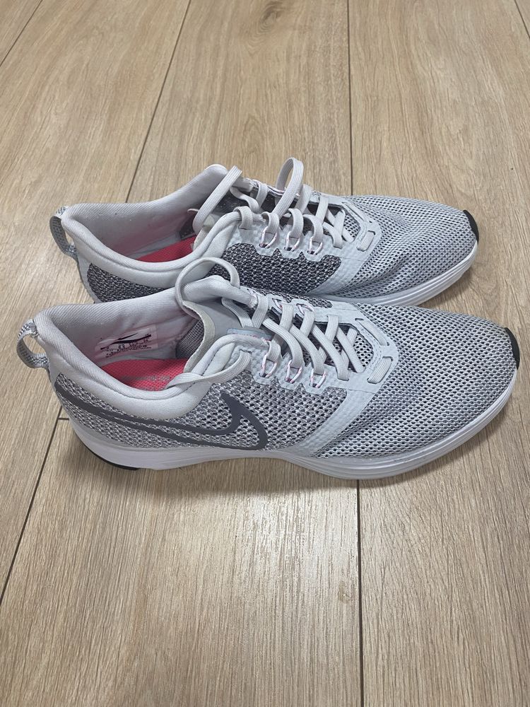 Buty Nike rozmiar 40.5 26 cm