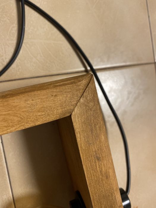 Стильний дерев’яний світильник ручної роботи