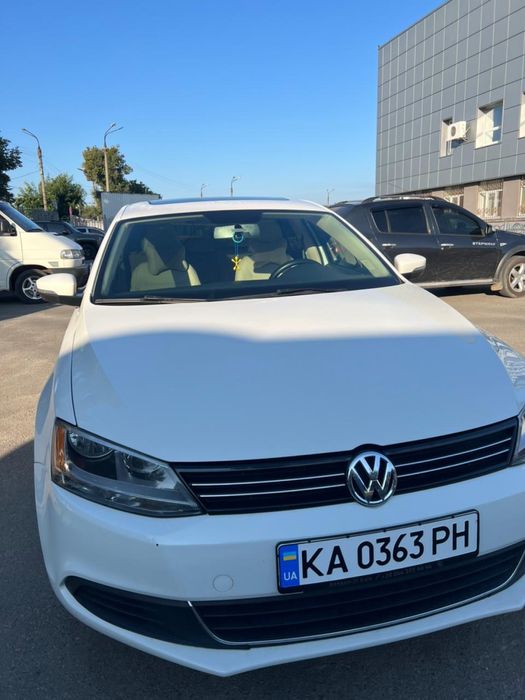 Автомобіль джетта в максимальній комплектаціі